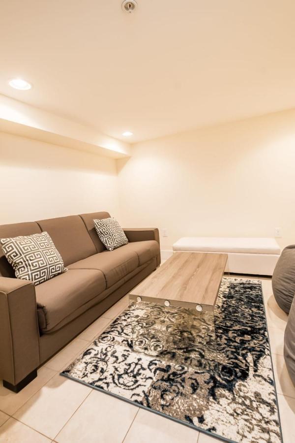 Stylish 4 Bedroom Townhome With Jacuzzi * Philadelphia
