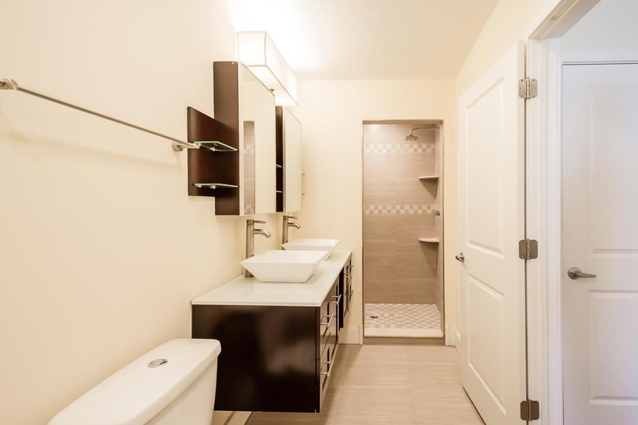 Holiday home Stylish 4 Bedroom Townhome With Jacuzzi *