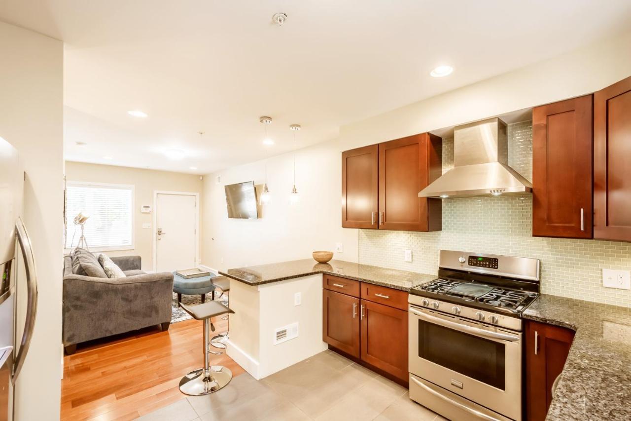 Holiday home Stylish 4 Bedroom Townhome With Jacuzzi Philadelphia