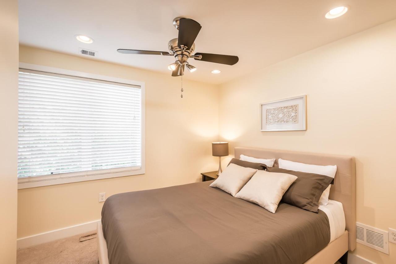 Stylish 4 Bedroom Townhome With Jacuzzi * Philadelphia